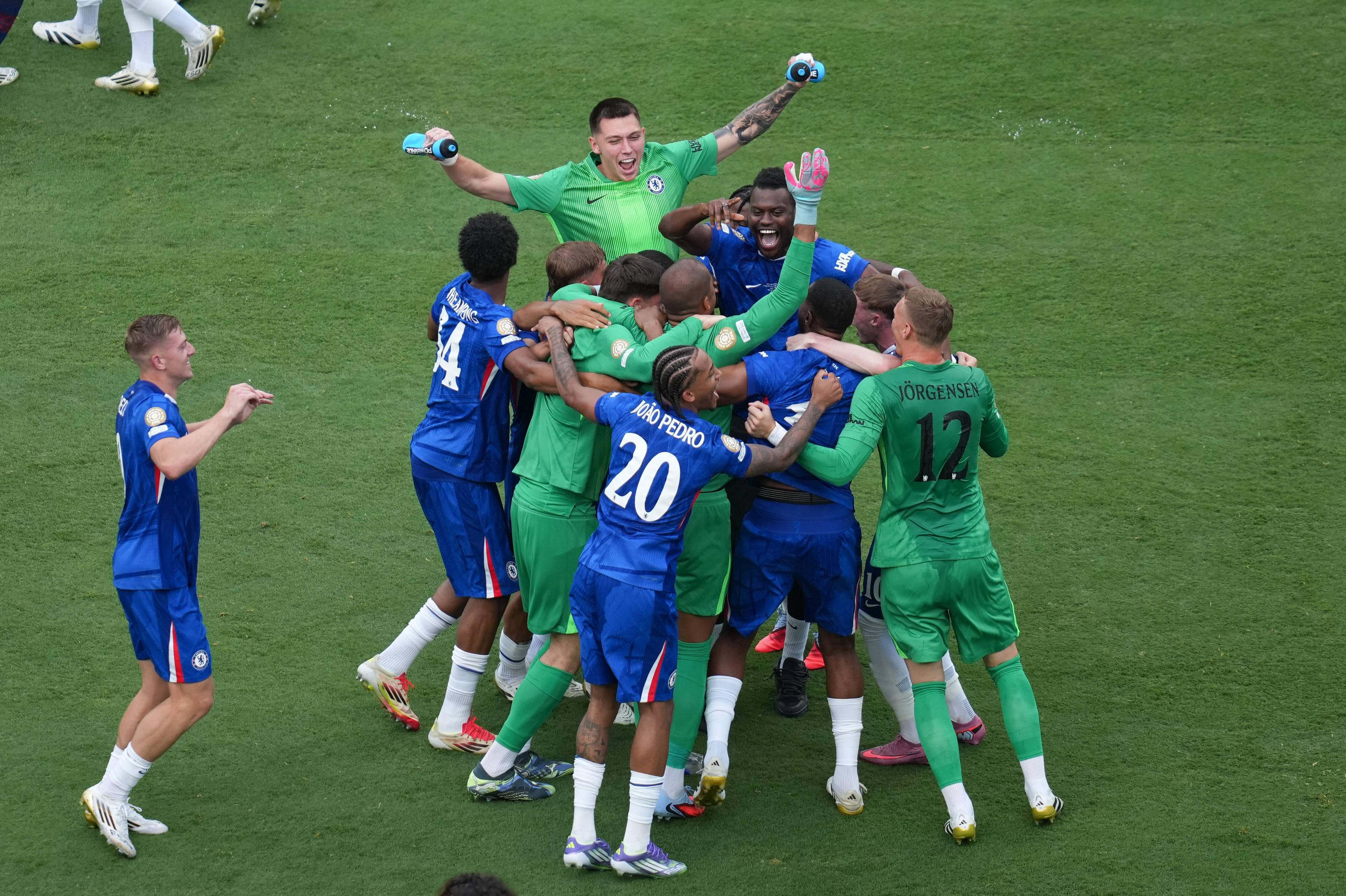 乐动官方网站 - Ming回归赛场，逆转首场状态亮眼，切尔西观众沸腾！